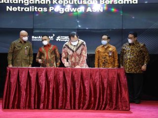 Kemendagri Tanda Tangani Keputusan Bersama terkait Netralitas ASN dalam Pemilu