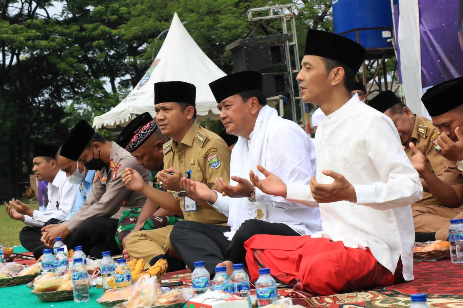 Agar Ekonomi dan Kesehatan Segera Pulih dan Bangkit. Sekda Bersama Masyarakat Legok Panjatkan Doa 7 Agar Ekonomi dan Kesehatan Segera Pulih dan Bangkit. Sekda Bersama Masyarakat Legok Panjatkan Doa I PojokPublik