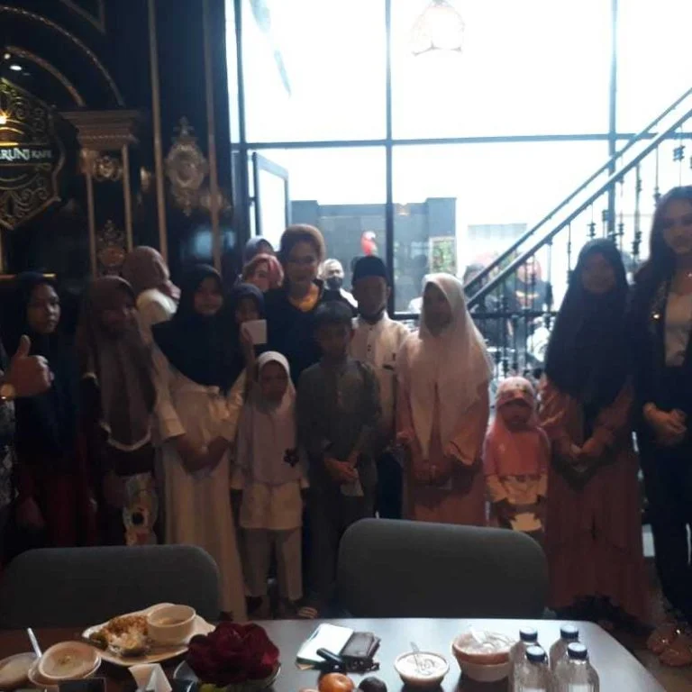 LAUCHING KAFE SERUNI TAPOS DEPOK, SERTAKAN SANTUNAN ANAK YATIM PIATU 14 LAUCHING KAFE SERUNI TAPOS DEPOK, SERTAKAN SANTUNAN ANAK YATIM PIATU I PojokPublik