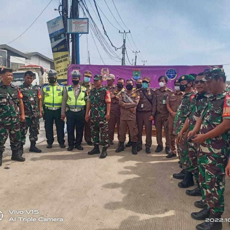 PANTAU TERUS!!! Forkompimcam Kosambi Ikut Awasi Aktivitas Truck Sumbu 3 di Siang Hari
