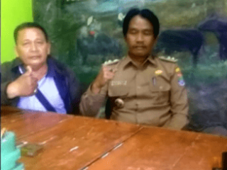 Berikan Pelayanan Prima, Kades Rawa Kidang Tekankan Para Stafnya Agar Selalu Loyalitas dan Berdedikasi