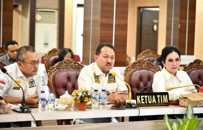 Komisi III Soroti Meninggalnya Suporter di Malang 7 Komisi III Soroti Meninggalnya Suporter di Malang I PojokPublik