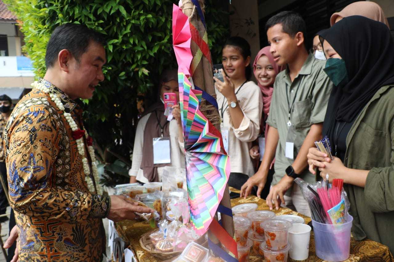 Dukung Festival Budaya SMA Negeri 1 Tangerang, Wabup: Cegah Pelajar Ikut Tawuran 7 Dukung Festival Budaya SMA Negeri 1 Tangerang, Wabup: Cegah Pelajar Ikut Tawuran I PojokPublik