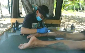 UNIK..!! Seniman Tattoo Bikin Ide Tattoo Traveling 7 UNIK..!! Seniman Tattoo Bikin Ide Tattoo Traveling I PojokPublik