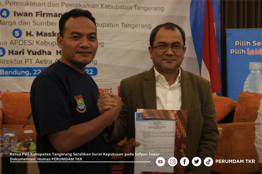 Berjasa Atas Insan Pers, Dirut PERUMDAM TKR Raih Penghargaan Anggota Kehormatan Dari PWI 2 Berjasa Atas Insan Pers, Dirut PERUMDAM TKR Raih Penghargaan Anggota Kehormatan Dari PWI I PojokPublik