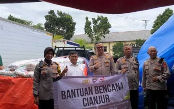KORBINMAS POLRI DAN FKDB SALURKAN BANTUAN KORBAN GEMPA CIANJUR 6 KORBINMAS POLRI DAN FKDB SALURKAN BANTUAN KORBAN GEMPA CIANJUR I PojokPublik
