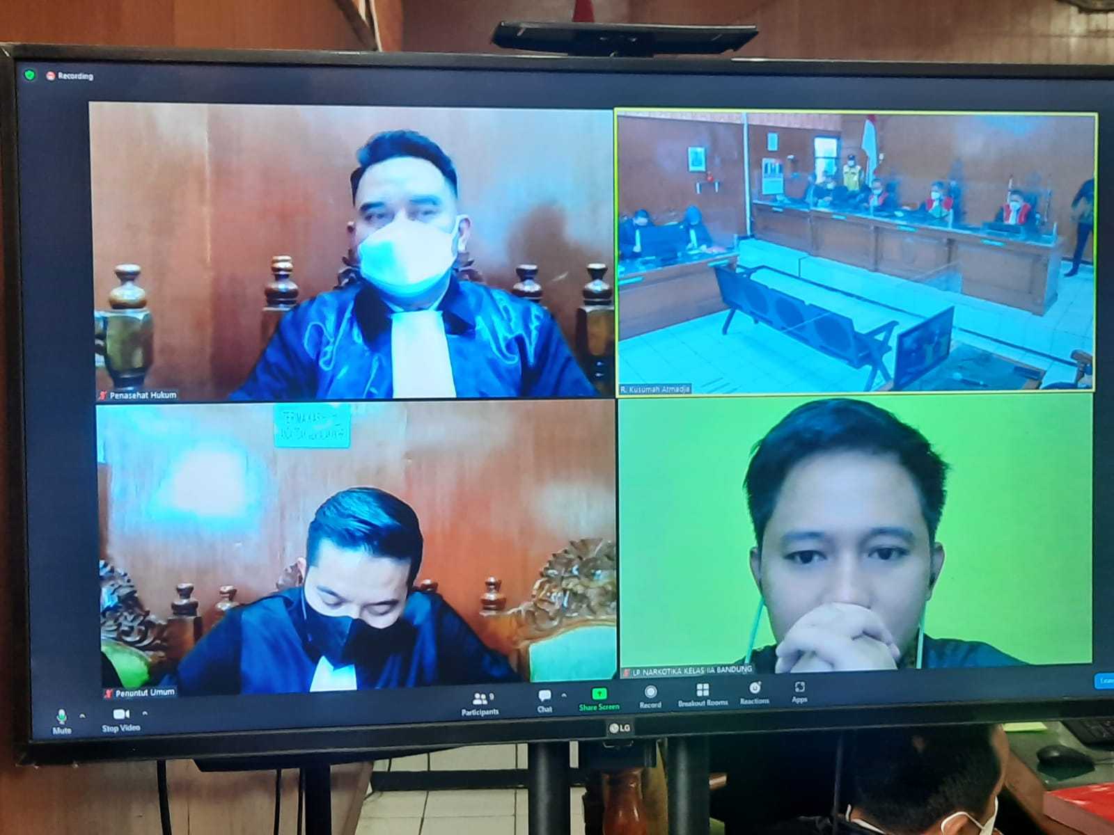 WADUH...!Rugikan Member 24 Miliar, Doni Salman Divonis 4 Tahun Penjara 7 WADUH...!Rugikan Member 24 Miliar, Doni Salman Divonis 4 Tahun Penjara I PojokPublik