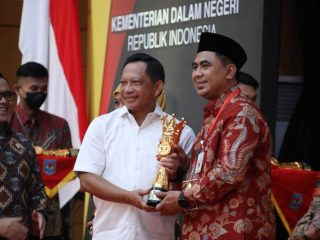 Mendagri Beri Penghargaan Daerah Terinovatif pada IGA 2022