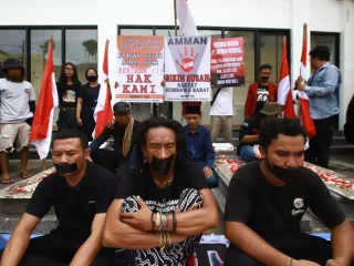 LAWAN TERUS...!Korban PT AMNT Demo Mogok Makan di Depan Komnas HAM