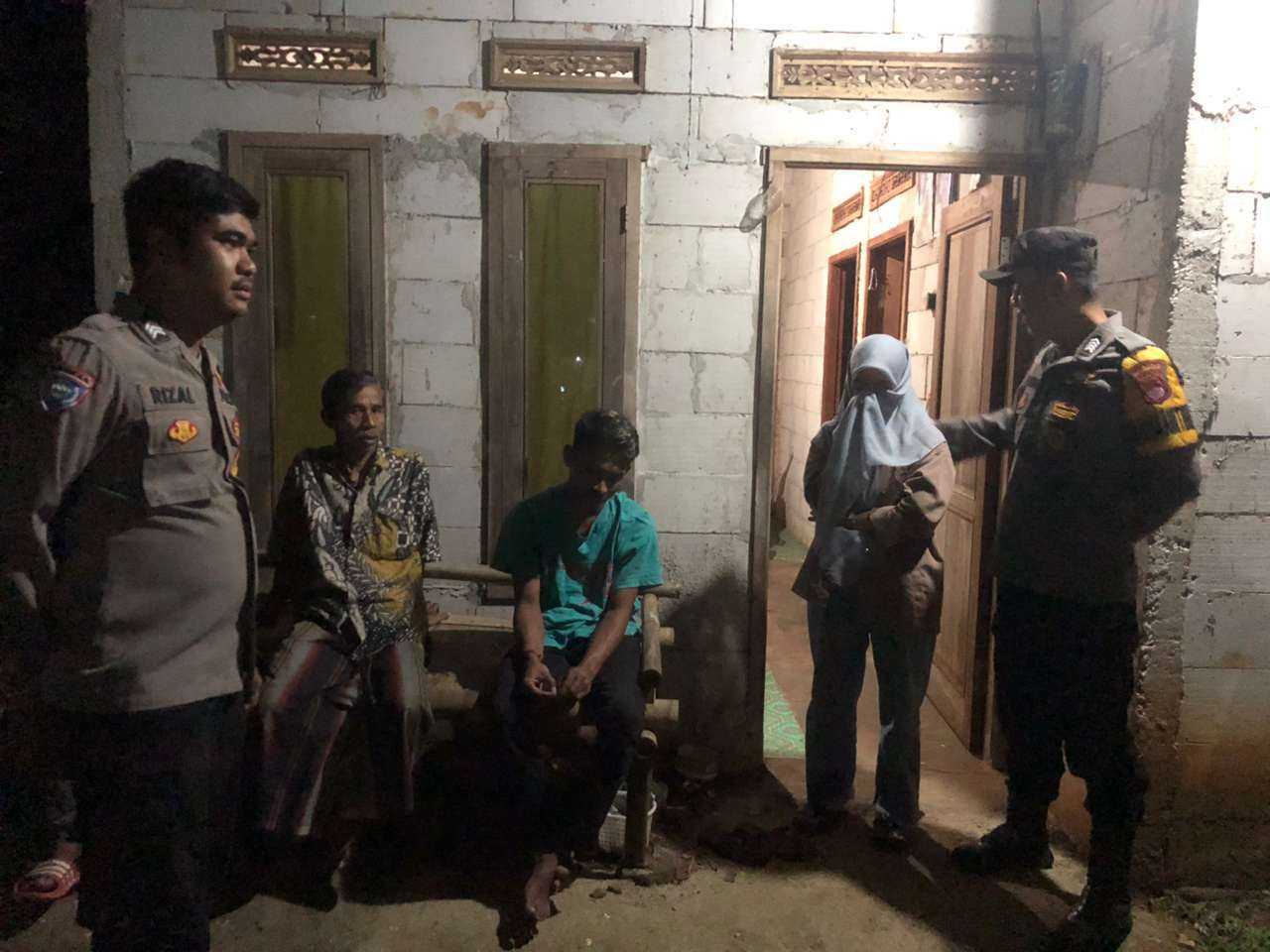 Sambang Preemtif dan Preventif Melalui Door to Door System Bhabinkamtibmas Polsek Pasar Kemis Polresta Tangerang 7 Sambang Preemtif dan Preventif Melalui Door to Door System Bhabinkamtibmas Polsek Pasar Kemis Polresta Tangerang I PojokPublik