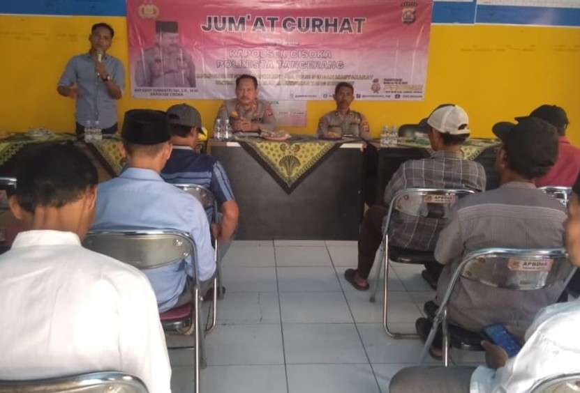 Mendengarkan Keluhan Masyarkat, Polsek Cisoka Lakukan Kegiatan Jum'at Curhat I PojokPublik