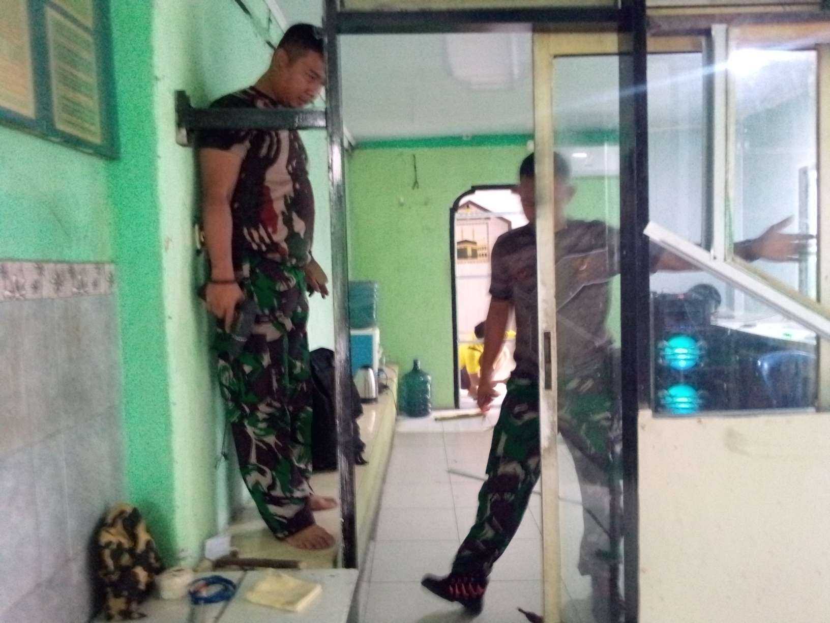 Danramil 05/Blrj Giat Benahi dan Perbaiki Pangkalan 7 Danramil 05/Blrj Giat Benahi dan Perbaiki Pangkalan I PojokPublik