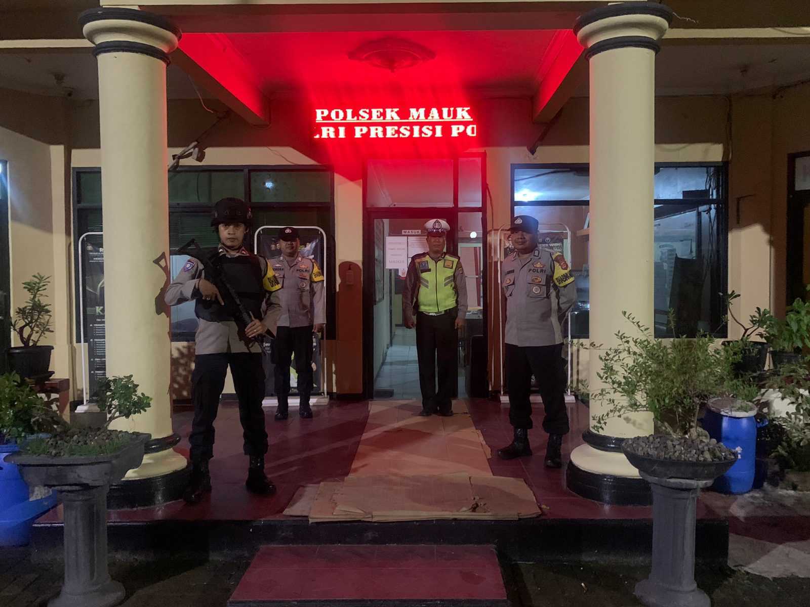 Polsek Mauk Polresta Tangerang Polda Banten Tingkatkan Pengamanan Sispam Mako Malam Hari 7 Polsek Mauk Polresta Tangerang Polda Banten Tingkatkan Pengamanan Sispam Mako Malam Hari I PojokPublik