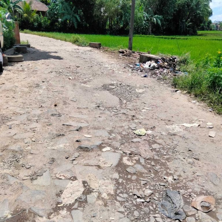 PARAH…!Puluhan Tahun Jalan Berdebu dan Rusak di Jagabaya Warunggunung