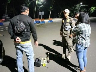 Sterilisasi Area, Satpol PP Amankan Muda-mudi yang mengkonsumi Minuman Keras