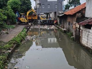 Sejak Jabat Kades Kampung Melayu Barat, Subur Maryono Hingga Kini Gencar Kampanyekan Kampung Bersih
