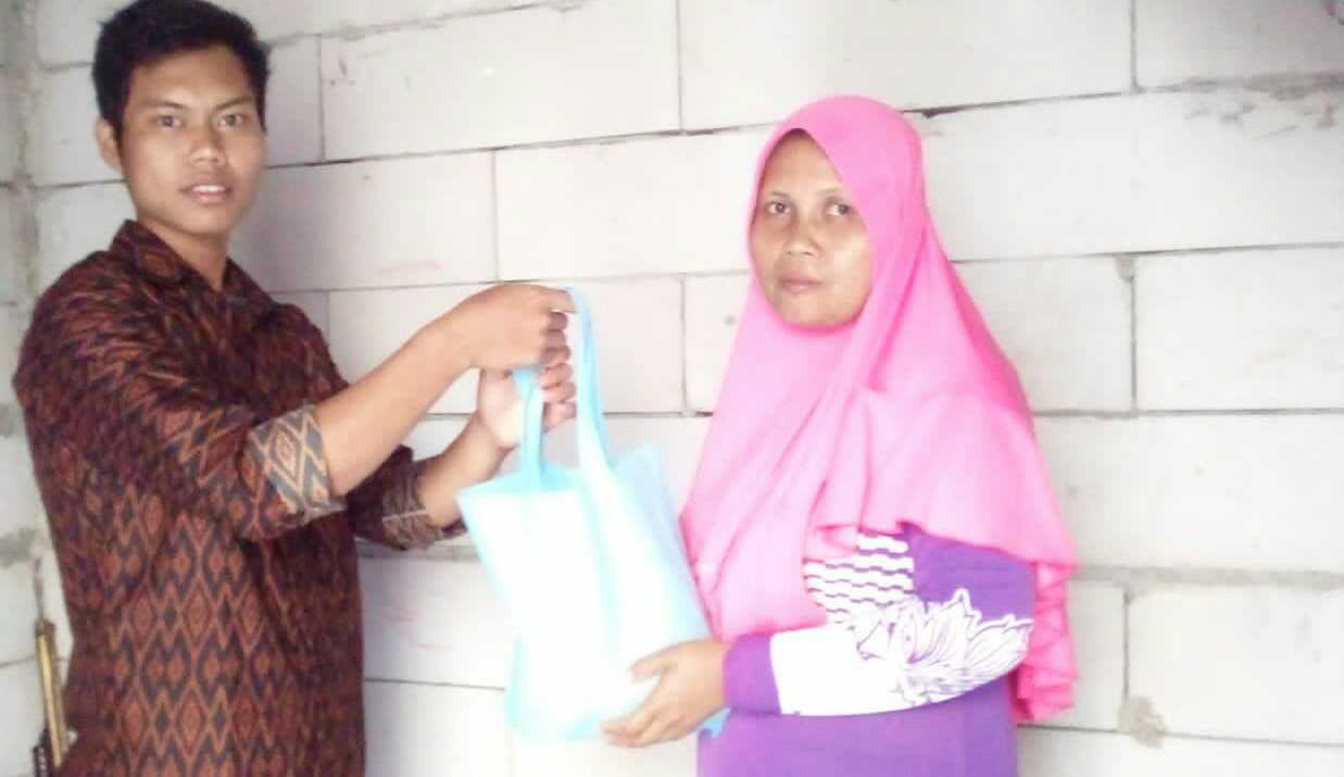 Bantu Masyarakat, KITA Pandeglang Bagikan Bantuan Sembako Didua Kecamatan 7 Bantu Masyarakat, KITA Pandeglang Bagikan Bantuan Sembako Didua Kecamatan I PojokPublik