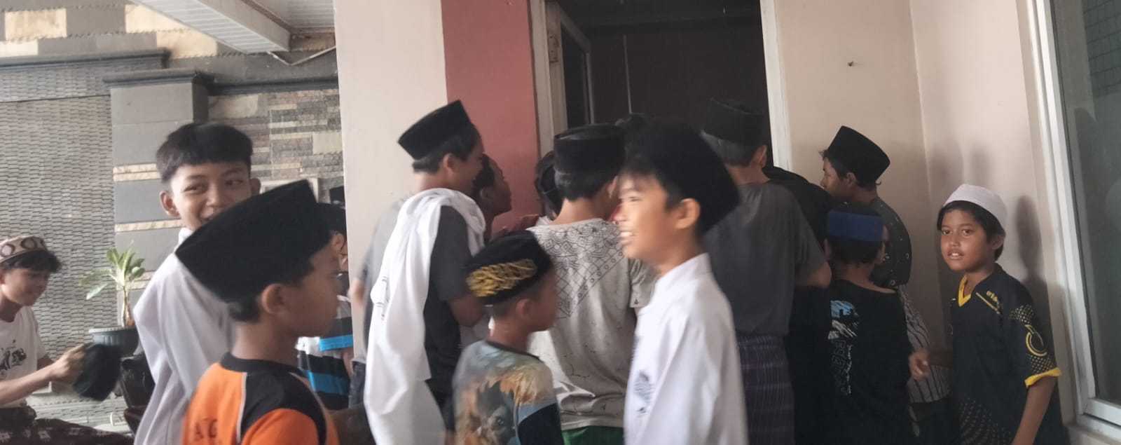 Kades Cangkudu: Program Jum'at Berkah Rutin Dilaksanakan Untuk Seluruh Santri Yang Ada di Wilayah Desa Cangkudu 7 Kades Cangkudu: Program Jum'at Berkah Rutin Dilaksanakan Untuk Seluruh Santri Yang Ada di Wilayah Desa Cangkudu I PojokPublik