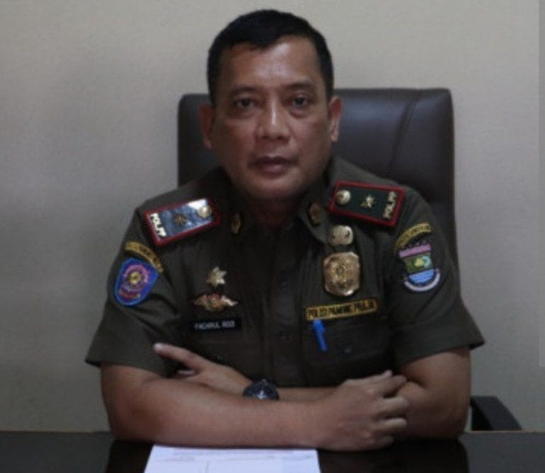 Viral Vidio Pengendara Berjatuhan di Jalan Rajeg, Satpol PP : Aktivitas Pengurugan Dihentikan 7 Viral Vidio Pengendara Berjatuhan di Jalan Rajeg, Satpol PP : Aktivitas Pengurugan Dihentikan I PojokPublik