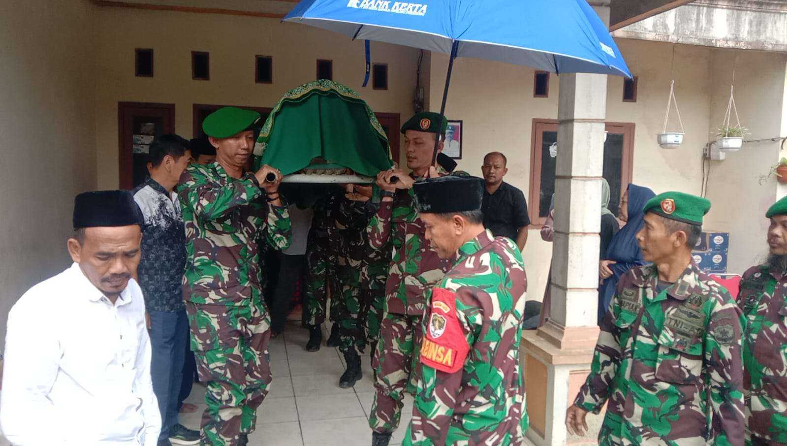 Danramil 05/Balaraja, Takziah Ke Almarhum Serda Purnawirawan H. Sahib binti Hj Rahamah 7 Danramil 05/Balaraja, Takziah Ke Almarhum Serda Purnawirawan H. Sahib binti Hj Rahamah I PojokPublik