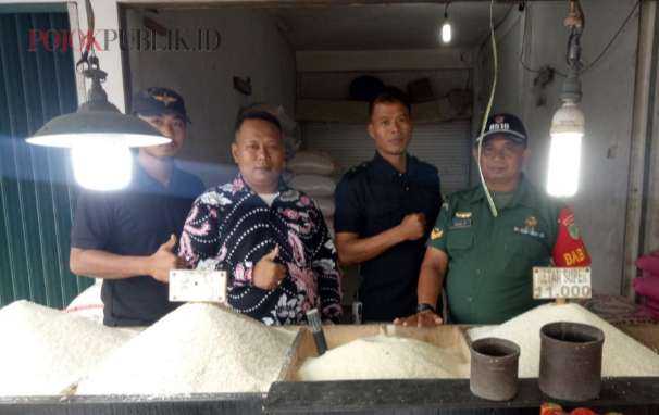 Babinsa Sertu Budi Purwanto Didampingi Bapak Asep Syamsudin Pengelola Pasar Sentiong Cek Stok Beras dan Harga Sembako 7 Babinsa Sertu Budi Purwanto Didampingi Bapak Asep Syamsudin Pengelola Pasar Sentiong Cek Stok Beras dan Harga Sembako I PojokPublik