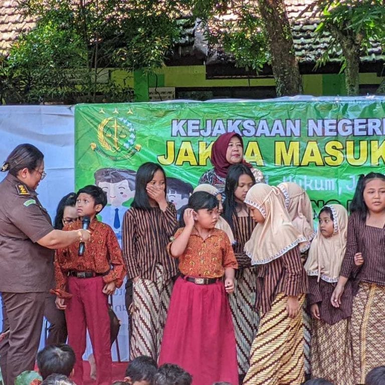 Jaksa Masuk Sekolah di SDN 3 Gadang 13 Jaksa Masuk Sekolah di SDN 3 Gadang I PojokPublik