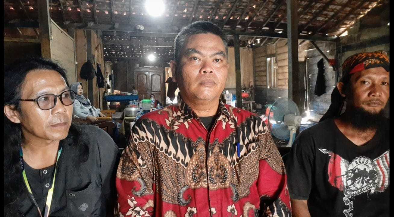 Sekjen Rejo Semut Ireng Mengapresiasi Penyerahan Sertifikat Tanah Untuk Masyarakat Oleh Presiden Jokowi di Kabupaten Blora 7 Sekjen Rejo Semut Ireng Mengapresiasi Penyerahan Sertifikat Tanah Untuk Masyarakat Oleh Presiden Jokowi di Kabupaten Blora I PojokPublik