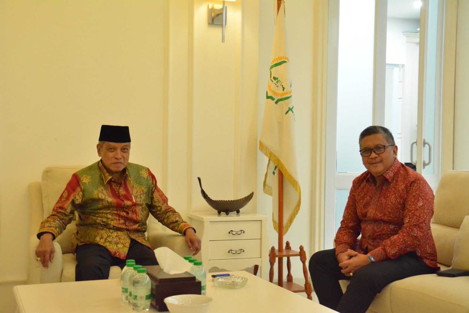 Bahas Isu Terkini sampai Kebangsaan, Kiai Said Terima Kunjungan Sekjen PDIP 7 Bahas Isu Terkini sampai Kebangsaan, Kiai Said Terima Kunjungan Sekjen PDIP I PojokPublik