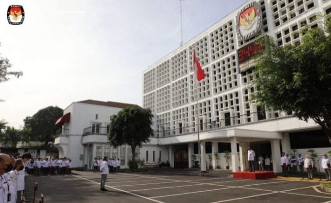 Amplop Banteng di Masjid , KPU-Bawaslu Disebut Kecolongan 7 Amplop Banteng di Masjid , KPU-Bawaslu Disebut Kecolongan I PojokPublik