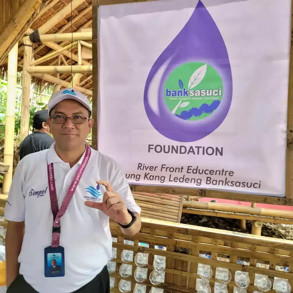 Peringati Hari Air Sedunia, Perumdam TKR Lakukan Aksi Bersih-Bersih dan Tanam Pohon di Sungai Cisadane 7 Peringati Hari Air Sedunia, Perumdam TKR Lakukan Aksi Bersih-Bersih dan Tanam Pohon di Sungai Cisadane I PojokPublik