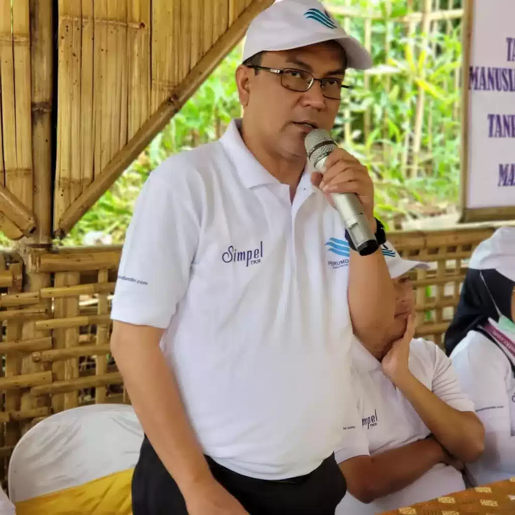 Peringati Hari Air Sedunia, Perumdam TKR Lakukan Aksi Bersih-Bersih dan Tanam Pohon di Sungai Cisadane 5 Peringati Hari Air Sedunia, Perumdam TKR Lakukan Aksi Bersih-Bersih dan Tanam Pohon di Sungai Cisadane I PojokPublik