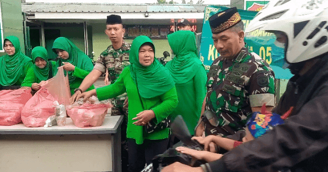 Romadhan Berkah, Koramil 05/Balaraja Berbagi Takjil Untuk Berbuka Puasa 2 Romadhan Berkah, Koramil 05/Balaraja Berbagi Takjil Untuk Berbuka Puasa I PojokPublik