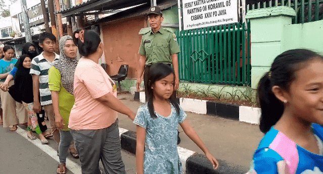 Romadhan Berkah, Koramil 05/Balaraja Berbagi Takjil Untuk Berbuka Puasa 3 Romadhan Berkah, Koramil 05/Balaraja Berbagi Takjil Untuk Berbuka Puasa I PojokPublik