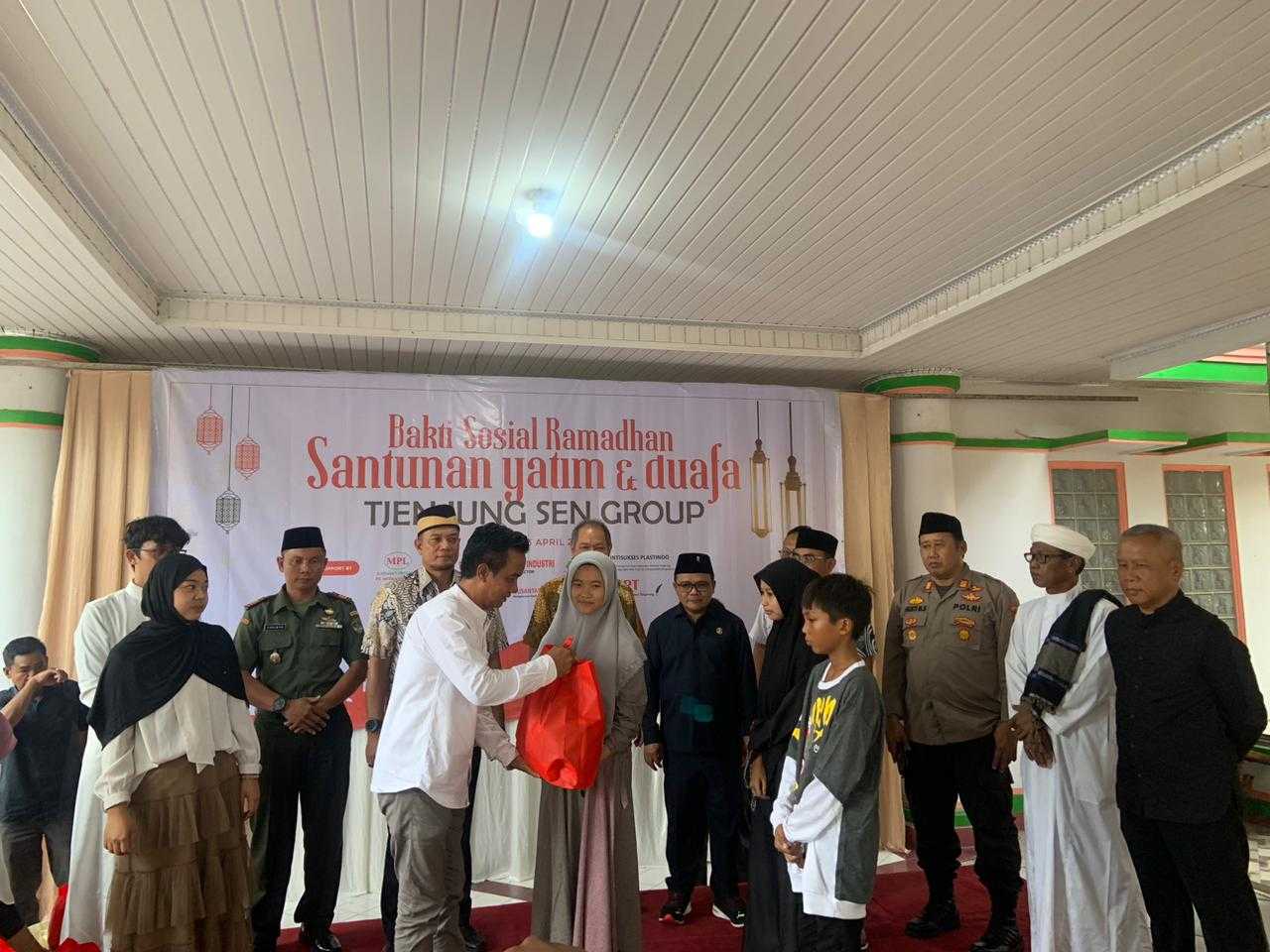 Tjen Jung Sen Group Gelar Baksos Ramadan, 250 Sembako Disalurkan Warga Pakuhaji 7 Tjen Jung Sen Group Gelar Baksos Ramadan, 250 Sembako Disalurkan Warga Pakuhaji I PojokPublik