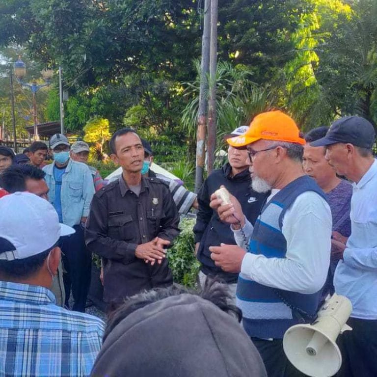 Tuntut Tenda Krucut di Jalan Mutiara Garuda di Bongkar Satpol PP