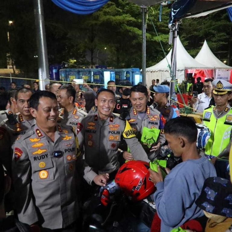 Kapolda Banten Dampingi Menko PMK Tinjau Arus Mudik di Pelabuhan Pelindo II Ciwandan