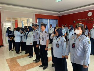 7 Pegawai Bapas Kelas II Bogor Ikuti Upacara Kenaikan Pangkat