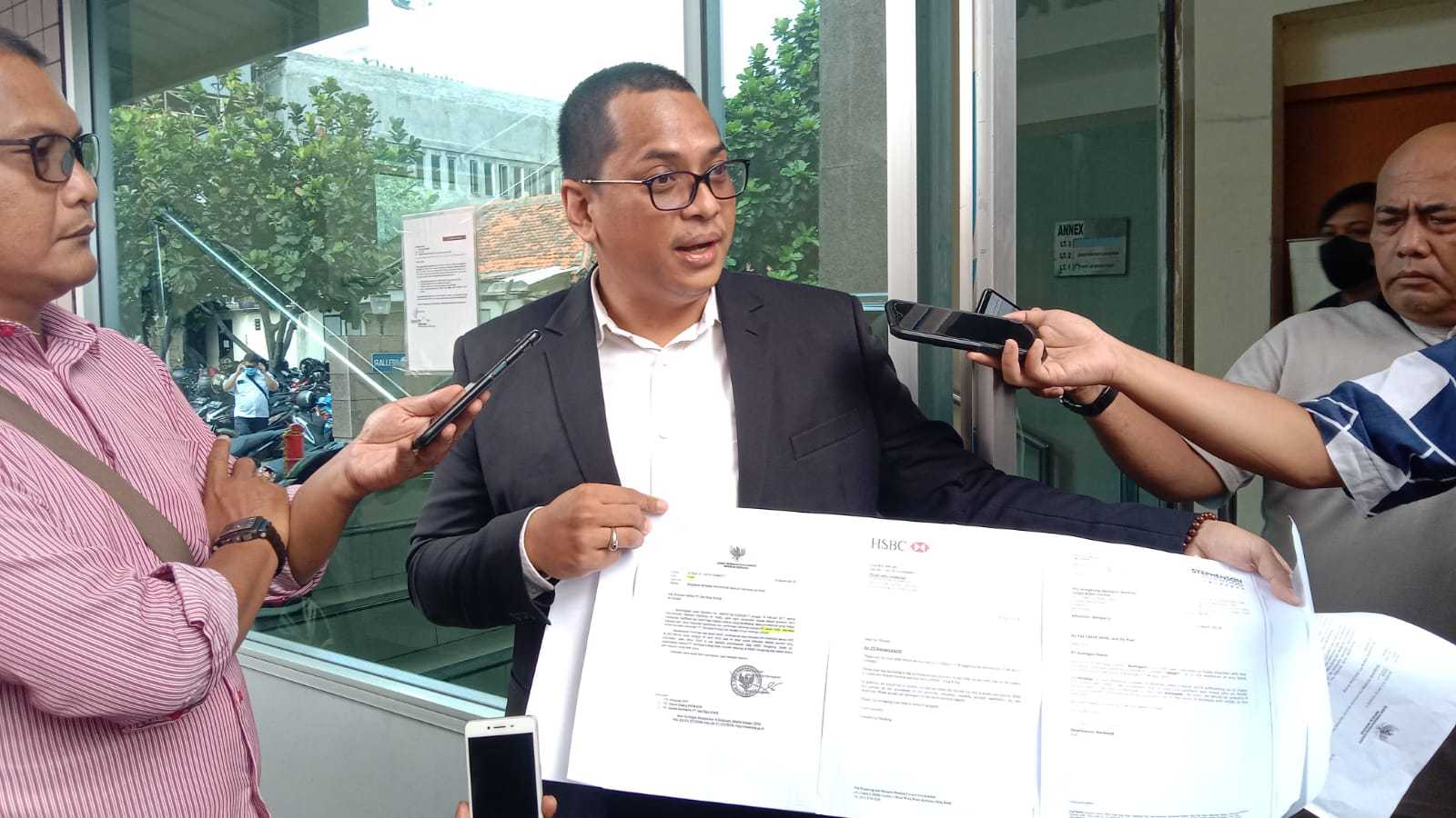 KPK dan Kejagung Jadi Sorotan Usai Sidang di KIP 7 KPK dan Kejagung Jadi Sorotan Usai Sidang di KIP I PojokPublik