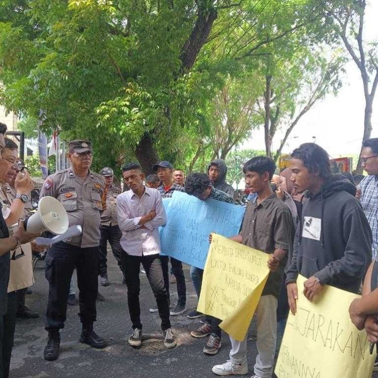 Diduga Penyalahgunaan BBM Bersubsidi Solar, Masyarakat Desak DPRD Sumut Usut PT. PET 15 Diduga Penyalahgunaan BBM Bersubsidi Solar, Masyarakat Desak DPRD Sumut Usut PT. PET I PojokPublik