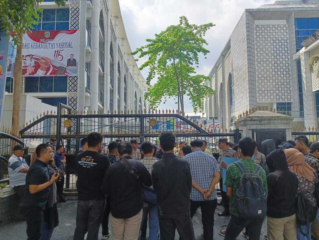 Diduga Penyalahgunaan BBM Bersubsidi Solar, Masyarakat Desak DPRD Sumut Usut PT. PET 5 Diduga Penyalahgunaan BBM Bersubsidi Solar, Masyarakat Desak DPRD Sumut Usut PT. PET I PojokPublik