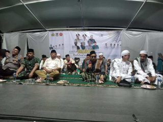 Ribuan Warga Kecamatan Balaraja Menyambut Malam Tahun Baru Islam 1 Muharram 1445 H Melaksanakan Dzikir dan Sholawat serta Pawai Obor