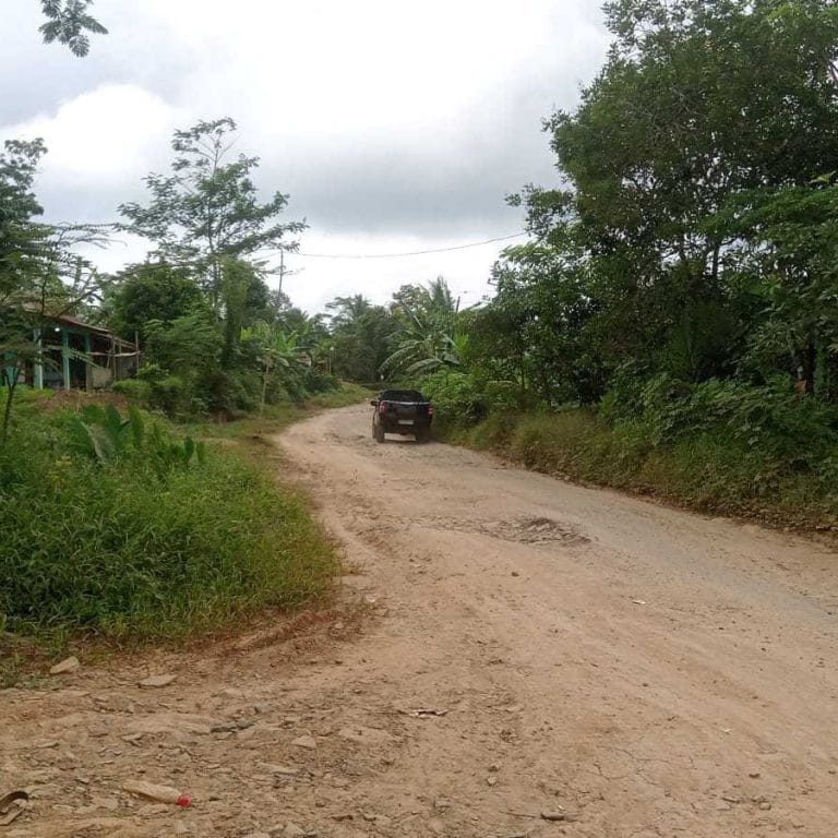Jalan Kabupaten di Duga Jadi Korban Pembangunan Strategis Nasional Tol Panimbang Serang