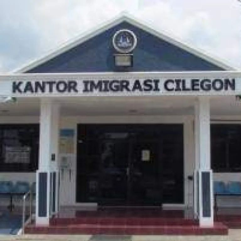 Diberangkatkan Pakai Dokumen Palsu, PRT Asal Serang Kini Disiksa dan Diperbudak di Arab Saudi 10 Diberangkatkan Pakai Dokumen Palsu, PRT Asal Serang Kini Disiksa dan Diperbudak di Arab Saudi