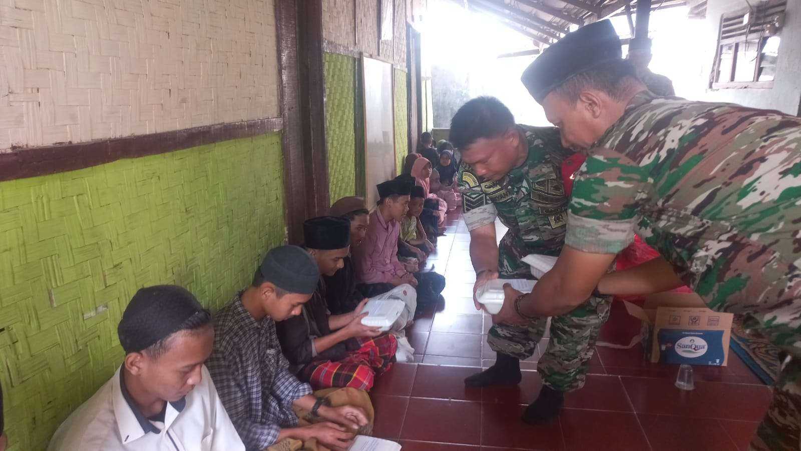 Safari Jum'at Berkah TNI peduli Santri Koramil 05 Balaraja 7 Safari Jum'at Berkah TNI peduli Santri Koramil 05 Balaraja I PojokPublik
