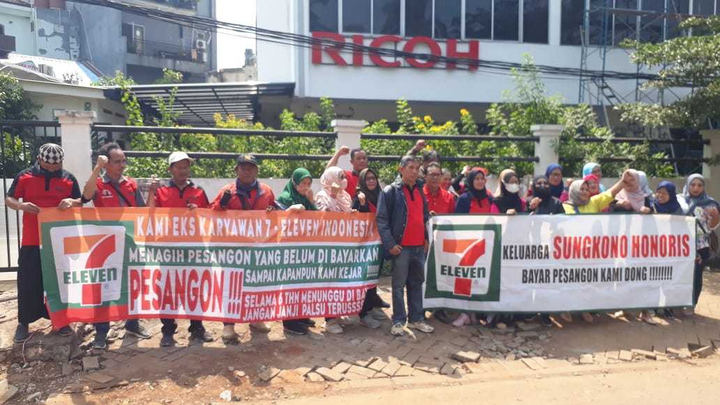 Karyawan Modern 7 Eleven Indonesia Belum Dibayar Sudah 7 Tahun 7 Karyawan Modern 7 Eleven Indonesia Belum Dibayar Sudah 7 Tahun I PojokPublik
