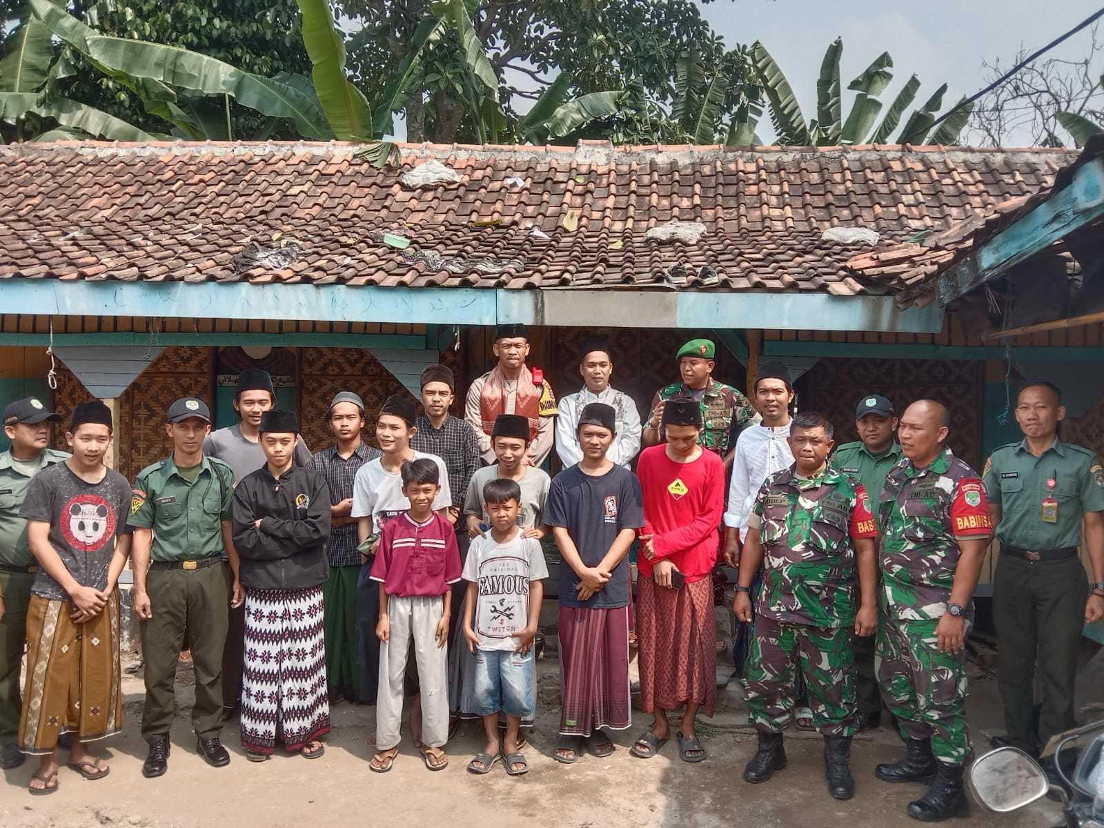 Safari Jum'at Berkah TNI Peduli Santri Koramil 05/Balaraja 7 Safari Jum'at Berkah TNI Peduli Santri Koramil 05/Balaraja I PojokPublik