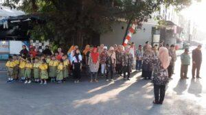 Warga RW.05 laksanakan upacara HUT RI ke 78 dengan sederhana namun penuh inspirasi 7 Warga RW.05 laksanakan upacara HUT RI ke 78 dengan sederhana namun penuh inspirasi I PojokPublik