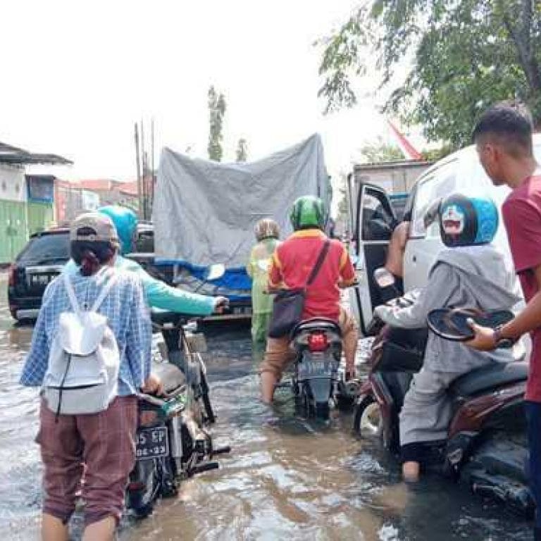 Jalan Letda Sujono Medan Kembali Banjir Hingga Macet Dan Kendaraan Mogok 12 Jalan Letda Sujono Medan Banjir