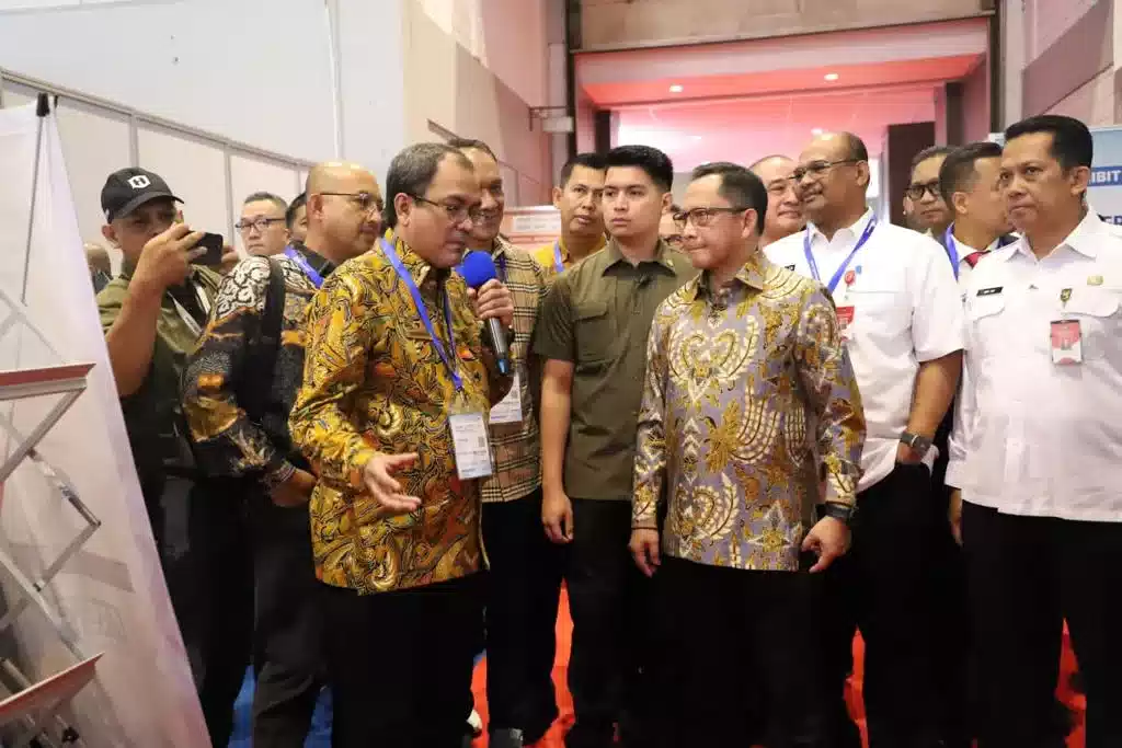 Mendagri Dan APPAMSI Membuka Pameran Indowater dan ITE Expo 2023 3 Mendagri Tito Karnavian dan Ketua APPAMSI Sofyan Sapar Pada Pembukaan ITE dan Indowater Expo