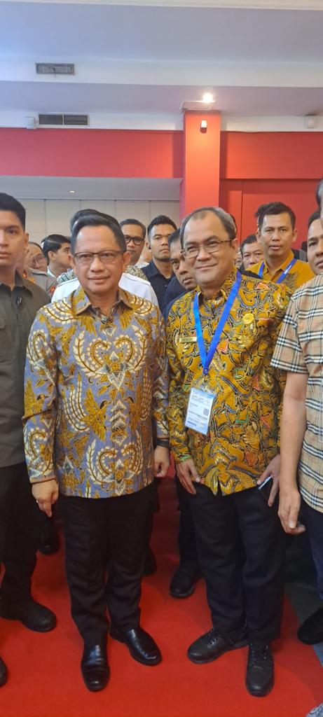 Mendagri Dan APPAMSI Membuka Pameran Indowater dan ITE Expo 2023 7 Mendagri Tito Karnavian dan Ketua APPAMSI Sofyan Sapar Pada Pembukaan ITE dan Indowater Expo